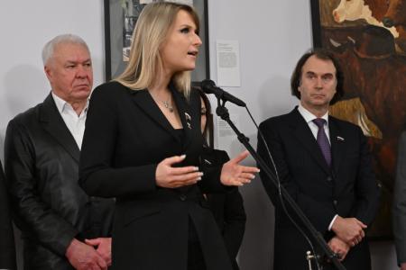 В Госдуме по инициативе КПРФ открылась художественная выставка "Новая индустриализация"