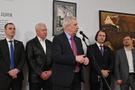 В Госдуме по инициативе КПРФ открылась художественная выставка "Новая индустриализация"