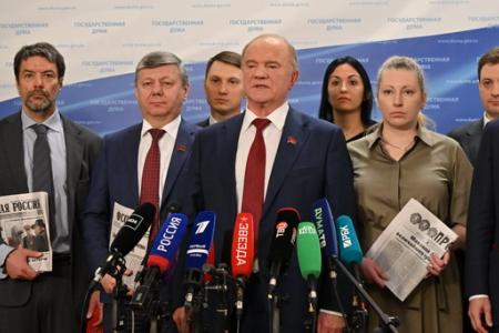 Г.А. Зюганов: Вернуть исторические символы Красной площади в День Победы!