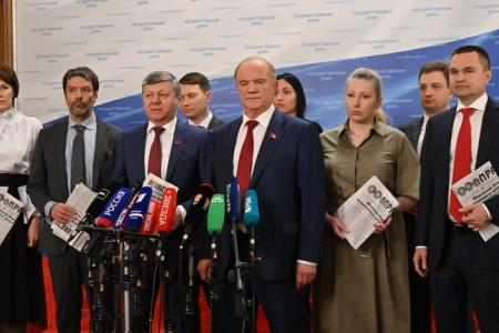 Г.А. Зюганов: Вернуть исторические символы Красной площади в День Победы!