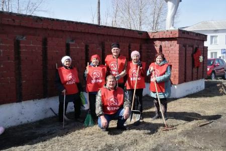 Свердловские коммунисты провели ленинские субботники по всей области