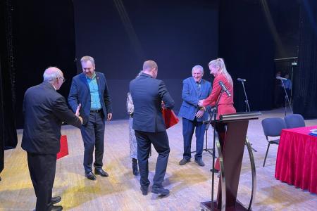 Екатеринбург. Депутаты КПРФ поздравили сотрудников Уральского турбинного завода с 85-летием