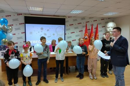 В Свердловском обкоме КПРФ состоялся конкурс «Детский космодром», в котором приняли участие восемь команд из Екатеринбурга и Берёзовского