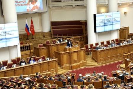 Санкт-Петербург. Ирина Филатова выступила с трибуны Таврического дворца на тему народного образования