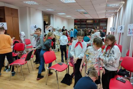 В Свердловском обкоме КПРФ состоялся конкурс «Детский космодром», в котором приняли участие восемь команд из Екатеринбурга и Берёзовского