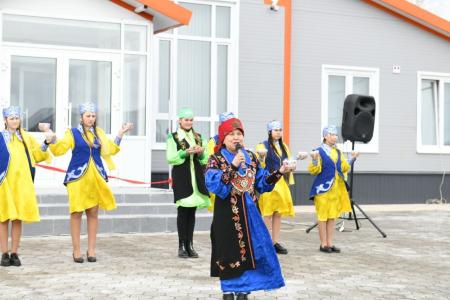 Глава Хакасии Валентин Коновалов открыл дом культуры в отдаленном селе республики
