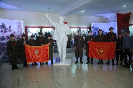 В Омске коммунисты выразили протест против драпировки Мавзолея В.И. Ленина 9 Мая