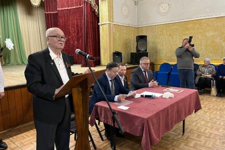 Руководитель фракции КПРФ в Московской областной Думе Александр Наумов поздравил с Днём Победы детей войны в Кашире