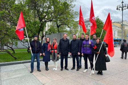 Подмосковные коммунисты: Слава Первомаю! Слава Труду!