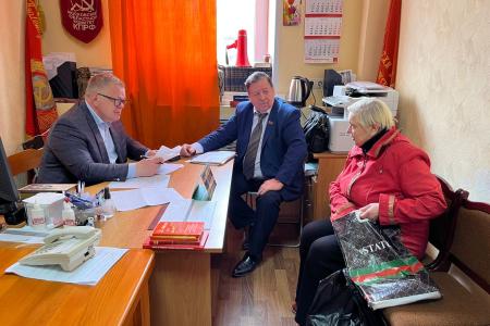 Руководитель фракции КПРФ в Московской областной Думе Александр Наумов провёл приём граждан в Кашире