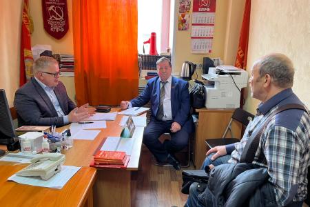 Руководитель фракции КПРФ в Московской областной Думе Александр Наумов провёл приём граждан в Кашире