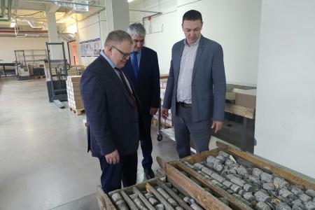 Руководитель фракции КПРФ в Мособлдуме Александр Наумов: «Уникальные геологические фонды Апрелевского кернохранилища сравнимы с фондами Российской государственной библиотеки»