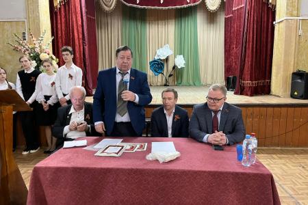 Руководитель фракции КПРФ в Московской областной Думе Александр Наумов поздравил с Днём Победы детей войны в Кашире
