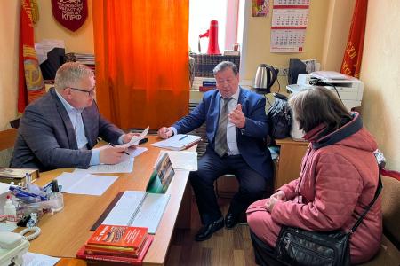 Руководитель фракции КПРФ в Московской областной Думе Александр Наумов провёл приём граждан в Кашире