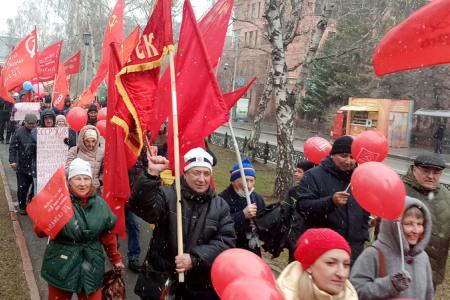 Новосибирск отметил красный Первомай митингом