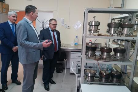 Руководитель фракции КПРФ в Мособлдуме Александр Наумов: «Уникальные геологические фонды Апрелевского кернохранилища сравнимы с фондами Российской государственной библиотеки»