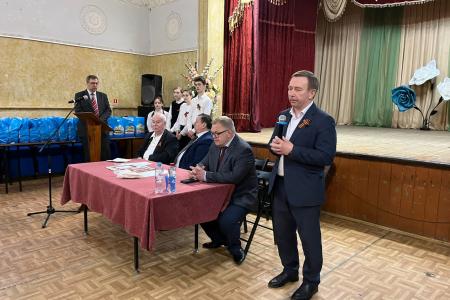 Руководитель фракции КПРФ в Московской областной Думе Александр Наумов поздравил с Днём Победы детей войны в Кашире