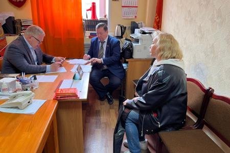 Руководитель фракции КПРФ в Московской областной Думе Александр Наумов провёл приём граждан в Кашире