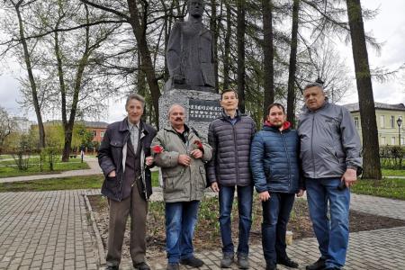 Подмосковные коммунисты: Слава Первомаю! Слава Труду!