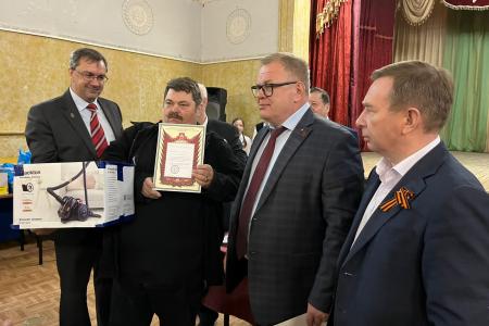 Руководитель фракции КПРФ в Московской областной Думе Александр Наумов поздравил с Днём Победы детей войны в Кашире