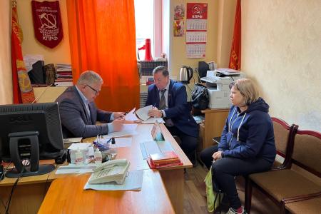 Руководитель фракции КПРФ в Московской областной Думе Александр Наумов провёл приём граждан в Кашире