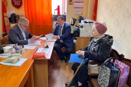 Руководитель фракции КПРФ в Московской областной Думе Александр Наумов провёл приём граждан в Кашире
