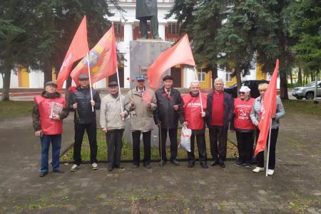 Подмосковные коммунисты: Слава Первомаю! Слава Труду!