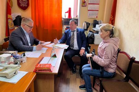 Руководитель фракции КПРФ в Московской областной Думе Александр Наумов провёл приём граждан в Кашире
