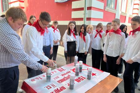 Тульский обком КПРФ в преддверии Дня Пионерии организовал прием в пионеры учащихся школ