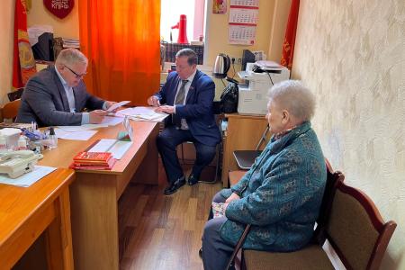 Руководитель фракции КПРФ в Московской областной Думе Александр Наумов провёл приём граждан в Кашире