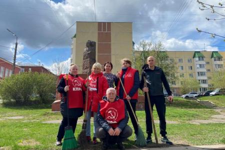 Подмосковные коммунисты: Слава Первомаю! Слава Труду!