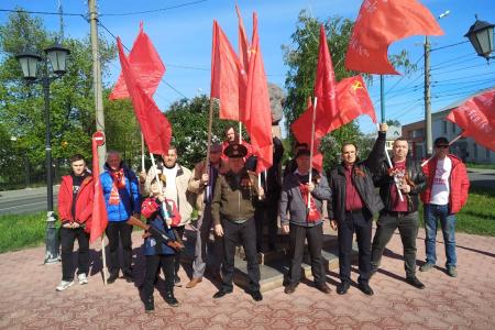 Коммунисты Тольятти почтили память воинов, павших в борьбе против фашизма