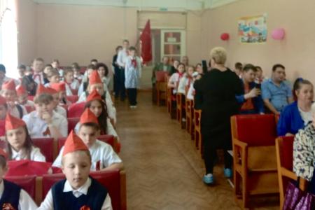 В Тульской области коммунисты продолжают массовый приём школьников в пионеры