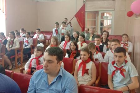 В Тульской области коммунисты продолжают массовый приём школьников в пионеры