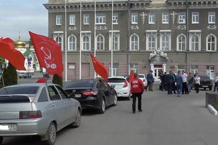Саратовские коммунисты отметили Первомай автопробегом