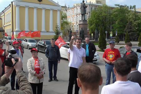 Саратовские коммунисты отметили Первомай автопробегом