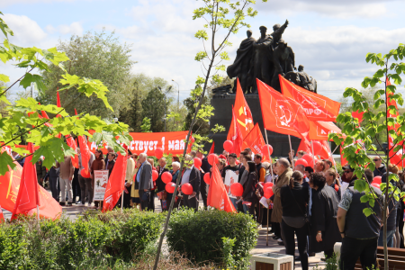 В Волгограде прошел Первомайский митинг-концерт, организованный Сталинградским обкомом КПРФ