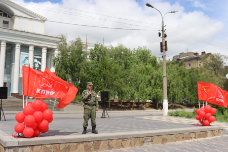 В Волгограде прошел Первомайский митинг-концерт, организованный Сталинградским обкомом КПРФ