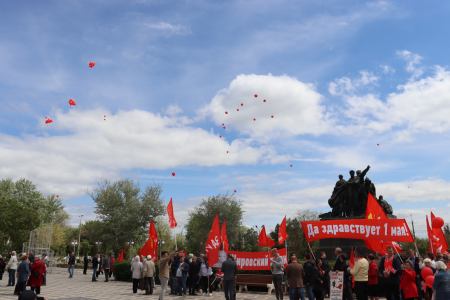 В Волгограде прошел Первомайский митинг-концерт, организованный Сталинградским обкомом КПРФ
