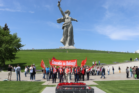 Волгоградская область. Коммунисты и комсомольцы почтили память павших солдат в Великой Отечественной войне