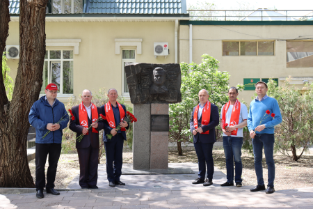 Волгоградская область. Коммунисты и комсомольцы почтили память павших солдат в Великой Отечественной войне