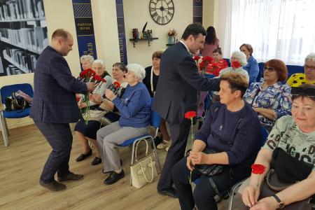 Рязанская область. Депутаты-коммунисты поздравили активистов ветеранской организации с Днем Победы