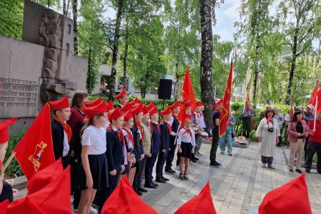 100 лет Рязанской пионерии: более чем 80-ти юным рязанцам  повязали красные галстуки 19 мая