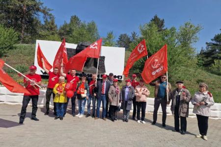 Коммунисты Тольятти почтили память воинов, павших в борьбе против фашизма