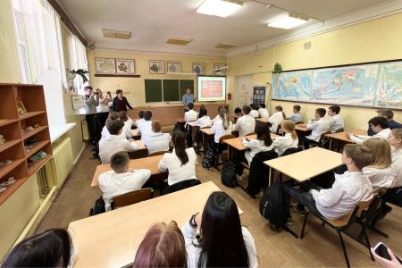 Тульский обком КПРФ в преддверии Дня Пионерии организовал прием в пионеры учащихся школ