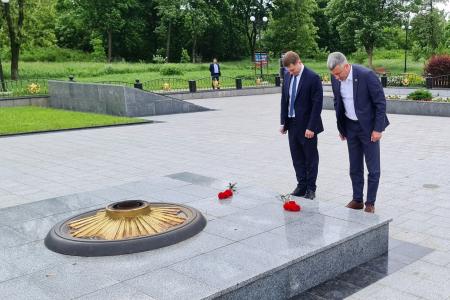 Глава Хакасии Валентин Коновалов находится с визитом в Луганской Народной Республике
