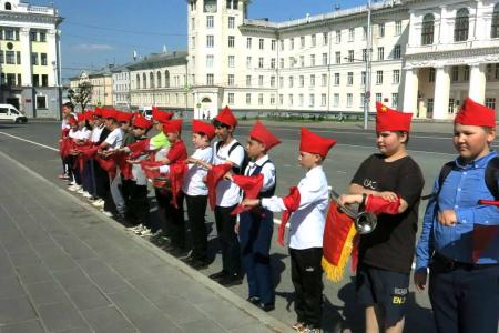 В Чувашии приём в пионеры состоялся у памятника В.И. Ленину