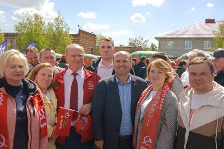 Рязанские коммунисты приняли участие в отправке 109-го гуманитарного конвоя