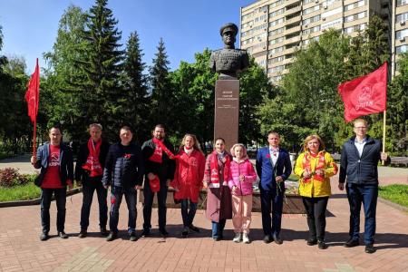 Коммунисты Тольятти почтили память воинов, павших в борьбе против фашизма
