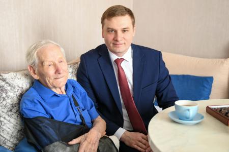 В преддверии Дня Победы глава Хакасии коммунист Валентин Коновалов почтил память погибших в годы Великой Отечественной войны